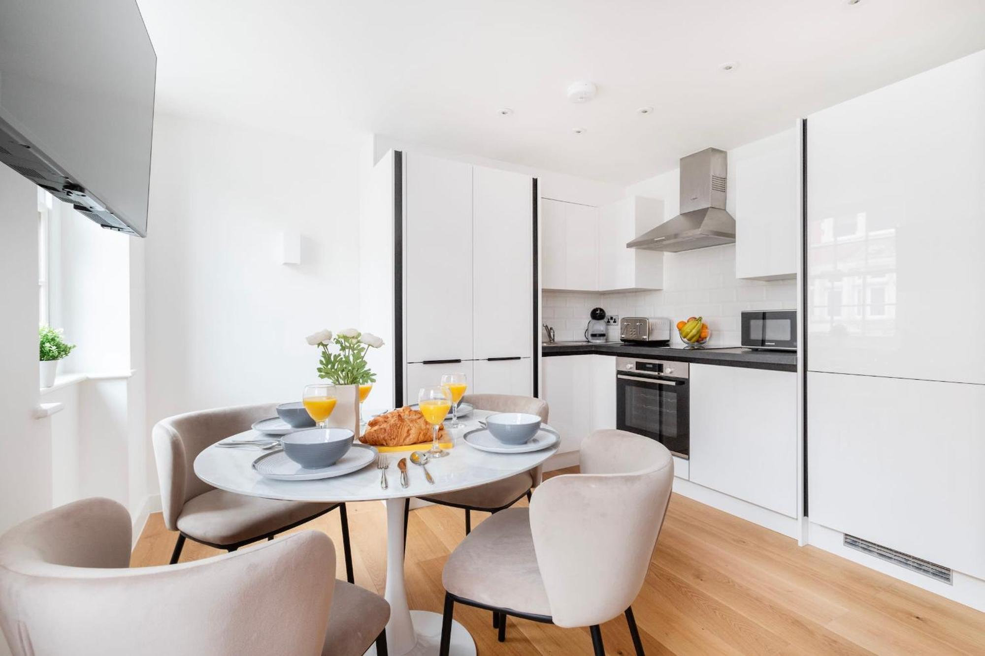 Apartament Fitzrovia With Balcony - Cityapartmentstay Londra